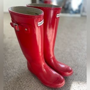 HUNTER red rubber boots size US 6M/ 7F.